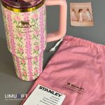 تراول ماگ گلدار استنلی با پک کادویی stanley quencher 40 oz رنگ صورتی- کد 0284 - Image 4