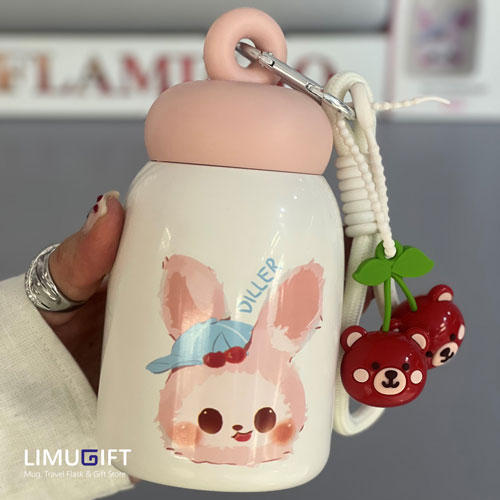 تراول ماگ دیلر آویز دار خرگوش گیلاسی مینی فلاسک گیلاسی تدی دیلر با طرح خرگوش صورتی 270 میل- Diller کد 0340 - Image 1