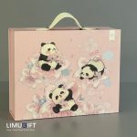 سِت کادویی دیلر تراول ماگ، جاسوییچی و چتر طرح پاندای صورتی -Diller کد 0353 - Image 2