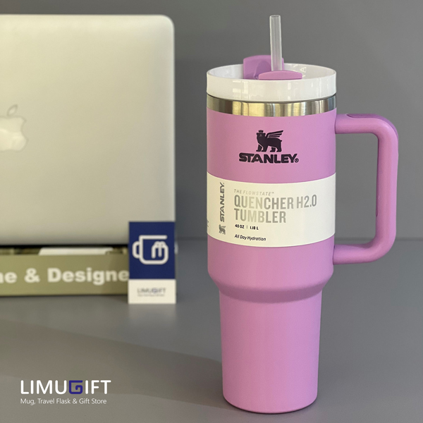 تامبلر استنلی Quencher یاسی ماگ نِیدار استنلی Stanley Quencher صورتیِ یاسی 40oz- کد 0356 - Image 1