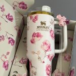 ماگ استنلی گلدار جعبه کادویی 40oz سفید صورتی (Stanley) کد 0564 - تصویر 2