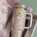 ماگ استنلی گلدار جعبه کادویی 40oz بنفش (Stanley) کد 0562 - تصویر 2